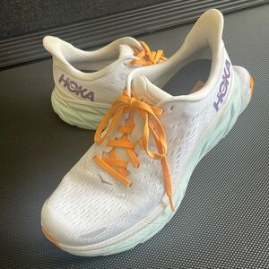 Hoka Clifton 8